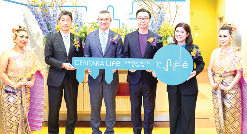 ฉลองเปิดตัวอย่างเป็นทางการ : ธีระยุทธ จิราธิวัฒน์ ปธ.จนท.บห.โรงแรมและรีสอร์ทในเครือเซ็นทารา, ทากาชิ
ยามาซากิ ปธ.จนท.บห.บจก.ไทเซอิ คอร์ปอเรชั่น และ แอนดี้ โนห์ ผจก.ทั่วไป เซ็นทารา แกรนด์ โอซาก้า และ
เซ็นทารา ไลฟ์ นัมบะ โอซาก้า ร่วมฉลองการเปิดให้บริการของ “เซ็นทารา ไลฟ์ นัมบะ โอซาก้า” โรงแรมไลฟ์สไตล์
ใจกลางเมือง แห่งที่สองของเซ็นทาราในญี่ปุ่น ที่โรงแรมเซ็นทารา ไลฟ์ นัมบะ โอซาก้า ประเทศญี่ปุ่น