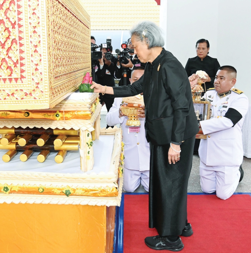 สมเด็จพระกนิษฐาธิราชเจ้า กรมสมเด็จพระเทพรัตนราชสุดาฯ สยามบรมราชกุมารี เสด็จพระราชดำเนิน
ไปในการพระราชทานเพลิงศพ พันจ่าอากาศเอก มนัส ปิติสานต์ จ.ภ. ศิลปินแห่งชาติ สาขาศิลปะการแสดง
(ดนตรีไทยสากล) พ.ศ.2555 สร้างสรรค์ผลงานเพลงไทยสากล เพลงประกอบภาพยนตร์ และเพลง
ประกอบละครโทรทัศน์ ณ เมรุวัดธาตุทอง เขตวัฒนา กรุงเทพมหานคร เมื่อวันอาทิตย์ที่ 12 เมษายน 2569