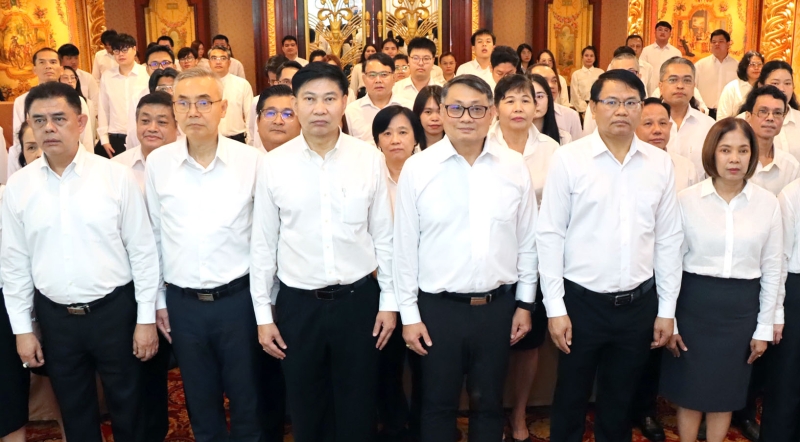 พัฒนาศักยภาพ : เรือเอกสาโรจน์ คมคาย อธิบดีกรมสวัสดิการและคุ้มครองแรงงาน เปิดการอบรมโครงการพัฒนาศักยภาพผู้ปฏิบัติงานด้านกฎหมาย หลักสูตร “การว่าความในศาลแรงงาน” จัดโดย ณรงค์ฤทธิ์
วรรณโส ผอ.กองนิติการ โดยมี พงศ์เทพ เพชรโสม รองอธิบดีกรมสวัสดิการและคุ้มครองแรงงาน และ ผอ.กองคุ้มครองแรงงาน, กองการเจ้าหน้าที่, กองสวัสดิการแรงงาน ฯลฯ ร่วมงาน ที่ โรงแรม ดิ เอมเมอรัลด์