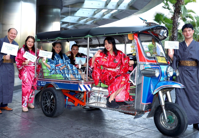 “เซ็นทารา” บุกโอซาก้า : จุไรรัตน์ มงคลวงศ์สิริ รองประธานฝ่ายขาย โรงแรมและ
รีสอร์ทในเครือเซ็นทารา นำทีมงานฝ่ายขายเดินสายประชาสัมพันธ์และให้ข้อมูล “เซ็นทารา ไลฟ์ นัมบะ โอซาก้า” โรงแรมไลฟ์สไตล์ร่วมสมัยใจกลางเมืองอันสะดวกสบายแห่งใหม่ล่าสุดของเซ็นทารา ที่เพิ่งเปิดให้บริการอย่างเป็นทางการในญี่ปุ่น