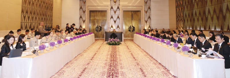 สมเด็จพระกนิษฐาธิราชเจ้า กรมสมเด็จพระเทพรัตนราชสุดาฯ สยามบรมราชกุมารี เสด็จฯ ไปทรงเป็นประธานการประชุมสามัญคณะกรรมการมูลนิธิรางวัลสมเด็จเจ้าฟ้า
มหาจักรี ประจำปี ๒๕๖๘ ณ โรงแรมสยามเคมปินสกี้ กรุงเทพ เขตปทุมวัน กรุงเทพมหานคร เมื่อวันจันทร์ที่ 20 เมษายน 2569 ซึ่งในปีนี้จะมีการคัดเลือกครู
ผู้สมควรได้รับรางวัลสมเด็จเจ้าฟ้ามหาจักรี ครั้งที่ 7 พ.ศ.2570 เพื่อยกย่องเชิดชูเกียรติแก่ครูผู้สร้างความเปลี่ยนแปลงในชีวิตลูกศิษย์ และมีคุณูปการต่อการศึกษา
ในอาเซียน ติมอร์-เลสเต บังกลาเทศ ภูฏาน และมองโกเลีย โดยจะมีการพิจารณาตัดสินในวันที่ 19 เมษายน 2570 และเข้ารับพระราชทานรางวัล ในวันที่ 20 ตุลาคม 2570