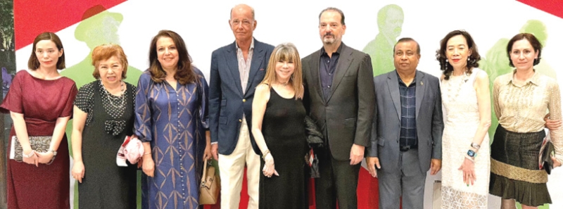 เทศกาลภาพยนตร์อิตาเลียน : เปาโล ดีโอนีซี เอกอัครราชทูตสาธารณรัฐอิตาลีประจำราชอาณาจักรไทย เปิดงาน
“MOVIEMOV Italian Film Festival 2026” สร้างสายสัมพันธ์ผ่านมุมมองและภาษาภาพยนตร์ของ
ผู้กำกับชาวอิตาเลียน โดยมี ฮาละฮ์ ยูซุฟ อะห์มัด เราะญับ เอกอัครราชทูตสาธารณรัฐอาหรับอียิปต์ประจำราชอาณาจักรไทย, ม.ร.ว.มาลินี จักรพันธุ์ ร่วมงาน ที่โรงภาพยนตร์ House Samyan สามย่านมิตรทาวน์