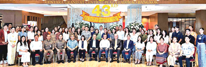 เพื่อความเป็นสิริมงคล : ธีระยุทธ จิราธิวัฒน์ ประธานเจ้าหน้าที่บริหาร โรงแรมและรีสอร์ทในเครือเซ็นทารา เป็นประธานในพิธีทำบุญตักบาตรพระสงฆ์
9 รูป ในโอกาสครบรอบ 43 ปีของโรงแรม โดยมีคณะผู้บริหารระดับสูง โรงแรมและรีสอร์ทในเครือเซ็นทารา และผู้แทนจากหน่วยงานที่มีส่วนเกี่ยวข้อง พร้อมด้วย วุฒิศักดิ์ พิชญกานต์ ผจก.ทั่วไป โรงแรมเซ็นทารา แกรนด์ เซ็นทรัลพลาซา ลาดพร้าว กรุงเทพ คณะผู้บริหาร และพนักงานโรงแรมฯ ร่วมพิธี ที่โรงแรมเซ็นทารา แกรนด์ฯ โดยมุ่งมั่นที่จะให้บริการที่เป็นเลิศ พร้อมตอบสนองความต้องการของลูกค้าด้วยมาตรฐานระดับสากลต่อไป