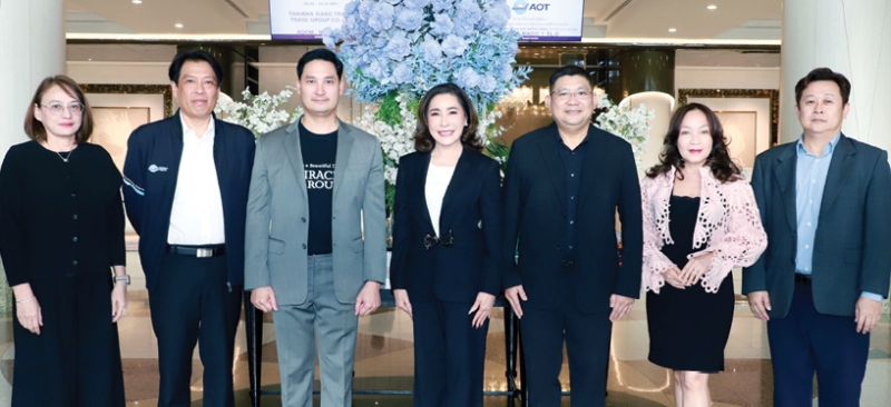 มาตรฐานสากล : อนัคพล อิงคะกุล รองประธานกรรมการบริหารมิราเคิล กรุ๊ป ต้อนรับ ฉฎาณิศา ชํานาญเวช
รอง กก.ผอ.ใหญ่ (สายงานทรัพยากรบุคคลและอำนวยการ) บมจ.ท่าอากาศยานไทย ในพิธีเปิด “โครงการ
สัมมนาเชิงปฏิบัติการการพัฒนาทักษะการจัดการความรู้สำหรับการปฏิบัติงานประจำ” โดยมี กิตติพจน์ เวณุนันทน์
รอง กก.ผอ.ใหญ่ (สายงานเทคโนโลยีดิจิทัลและนวัตกรรม) ร่วมงาน ที่ โรงแรมมิราเคิล แกรนด์ คอนเวนชั่น