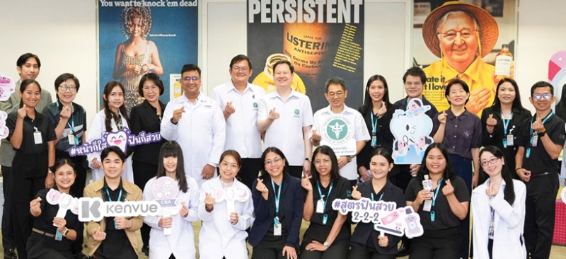 เข้าใจและเข้าถึงง่าย : ราวี บอร์เดีย ผจก.ทั่วไป บจก.เคนวิว (ประเทศไทย), ดร.นพ.ปองพล วรปาณิ
รองอธิบดี กรมอนามัย และ ทพ.ดำรง ธำรงเลาหะพันธุ์ ผอ.สำนักทันตสาธารณสุข กรมอนามัย ร่วมกัน
ลงนามความร่วมมือในแพลตฟอร์มออนไลน์ “หมอฟันใกล้ฉัน” ให้ความรู้ด้านการดูแลสุขภาพช่องปากที่นำไปใช้
ได้จริงในชีวิตประจำวัน เพื่อยกระดับการดูแลสุขภาพช่องปากของคนไทย โดยเฉพาะในกลุ่มวัยทำงาน