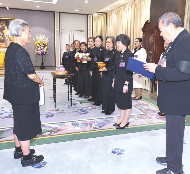สมเด็จพระกนิษฐาธิราชเจ้า กรมสมเด็จพระเทพรัตนราชสุดาฯ สยามบรมราชกุมารี เสด็จออก ณ วังสระปทุม
พระราชทานพระราชวโรกาสให้ นายขรรค์ ประจวบเหมาะ ผอ.สนง.จัดหารายได้ สภากาชาดไทย นำ
นางอรนุช แสงสุริยจันทร์ และคณะ เฝ้าฯ ทูลเกล้าฯ ถวายเงินสมทบโครงการฯ เพื่อสำรวจประชาชนที่มีความเสี่ยงเป็นโรคพาร์กินสัน และสมทบทุนโรงพยาบาลสมเด็จพระบรมราชเทวี ณ ศรีราชา สภากาชาดไทย