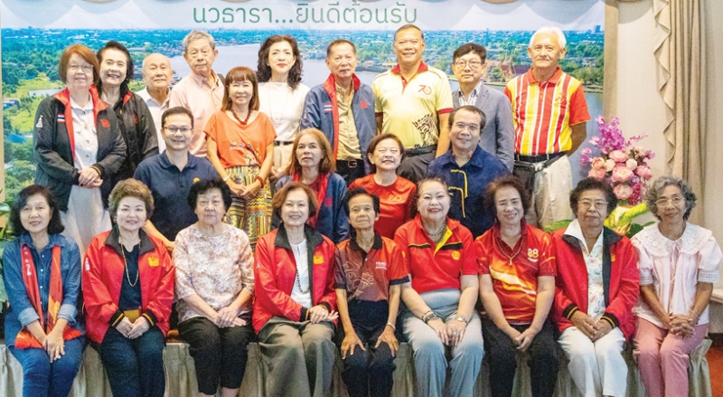 สิงห์แดงรวมใจ : จเด็จ อินสว่าง ประธานมูลนิธิรัฐศาสตร์แห่งมหาวิทยาลัยธรรมศาสตร์ จัดงานเลี้ยงสังสรรค์
พร้อมหารือโครงการหาทุนเพื่อทำกิจกรรมสาธารณกุศล โดยมี วรรณวิไล พรหมลักขโณ ที่ปรึกษา,
เสาวนีย์ กมลบุตร รองประธานมูลนิธิฯ พร้อมด้วยพี่น้องศิษย์เก่าคณะรัฐศาสตร์ มหาวิทยาลัยธรรมศาสตร์
อาทิ ปรัชญา จินต์จันทรวงศ์ และ ดร.ดิเรกฤทธิ์ เจนครองธรรม ร่วมงาน ที่ บ้านนวธารา จ.ปทุมธานี