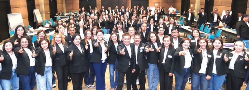 สู่มาตรฐานสากล : สมชัย อาภรณ์ศิริพงษ์ รอง กก.ผจก.บมจ.ไทยสมุทรประกันชีวิต จัดสัมมนาเชิงยุทธศาสตร์
“The Power of One : มุ่งสู่เป้าหมายที่ยิ่งใหญ่กว่าเดิม” พร้อมติดอาวุธเทคโนโลยีดิจิทัล ยกระดับ
การทำงาน เพิ่มขีดความสามารถที่ปรึกษาประกันชีวิต OCEAN LIFE ไทยสมุทรประกันชีวิต เพื่อบริหาร
ทีมที่ปรึกษาประกันชีวิตยุคใหม่ ภายใต้ 3 กลยุทธ์หลัก “ปลุกพลัง-ยกระดับ-ติดอาวุธ” พิชิตเป้าหมายปี 2569