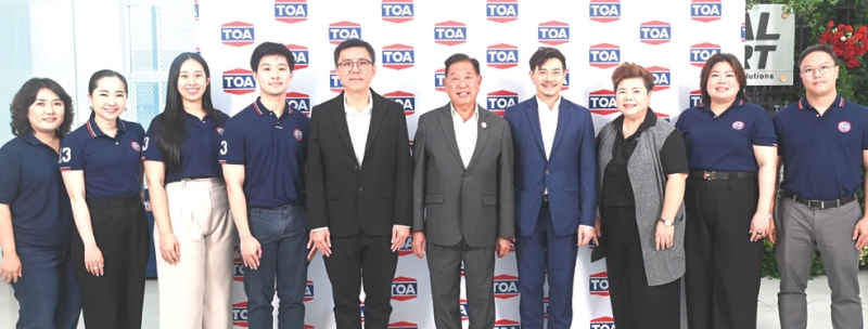 ศึกษาดูงาน : ประจักษ์ ตั้งคารวคุณ ประธานผู้ก่อตั้ง บมจ.ทีโอเอ เพ้นท์ (ประเทศไทย) ต้อนรับคณะผู้บริหารรุ่นใหม่ “หลักสูตร
พัฒนานักบริหารหอการค้าไทย-จีน (Da Lao Ban)” นำโดย นิติรุจน์ จารุไพศาลกิจ ประธาน Da Lao Ban รุ่น 13 ในโอกาส
เข้าเยี่ยมชมโรงงานผลิตสีมาตรฐานสากล โดยมี วินัย ชัยบุรานนท์ ผู้บริหาร บมจ.ทีโอเอ เพ้นท์ฯ และ ชัยวัฒน์ ตั้งคารวคุณ
ผู้บริหาร บมจ.เชอร์วู้ด คอร์ปอเรชั่น (ประเทศไทย) ร่วมพาชมพร้อมอธิบาย ที่ สนง.ใหญ่ บมจ.ทีโอเอ เพ้นท์ (ประเทศไทย)


