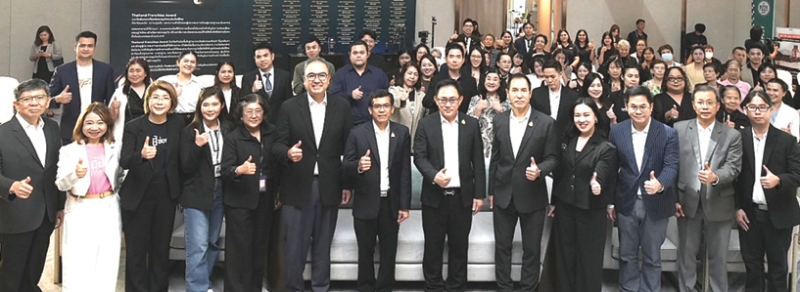 สุดยอดแฟรนไชส์ไทย : พูนพงษ์ นัยนาภากรณ์ อธิบดีกรมพัฒนาธุรกิจการค้า กระทรวงพาณิชย์ เปิดกิจกรรม
การประกวด “Thailand Franchise Award 2026” เฟ้นหาสุดยอดผู้ประกอบการแฟรนไชส์ไทย พร้อม
การเสวนา “เรียนรู้ เติบโต ท้าทาย ภายใต้ความเปลี่ยนแปลงไปกับเทรนด์แฟรนไชส์ยุคใหม่” โดยมีผู้เชี่ยวชาญ
ธุรกิจแฟรนไชส์ให้เคล็ดลับเส้นทางสู่ความสำเร็จ ที่โรงแรมเมอเวนพิค บีดีเอ็มเอส เวลเนส รีสอร์ท กรุงเทพ