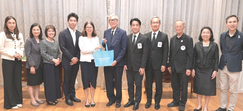 ภารกิจสำคัญด้านมนุษยธรรมของสภากาชาดไทย : เตช บุนนาค เลขาธิการ สภากาชาดไทย พร้อมคณะผู้บริหารต้อนรับ
ดร.แมรี เสรฐภักดี กก.ผจก.บจก.เอ็มเอสดี (ประเทศไทย) และคณะ ที่เข้าพบเพื่อหารือเกี่ยวกับการเสริมสร้างภูมิคุ้มกัน
และลดอัตราการเจ็บป่วยและเสียชีวิตในกลุ่มเปราะบาง โดยขอรับบริจาควัคซีน PCV (Pneumococcal Conjugate
Vaccine) จำนวน 13,000 โดส จากบริษัทฯ เพื่อใช้ในการดำเนินโครงการฉีดวัคซีนแก่ประชาชนกลุ่มเป้าหมาย ที่สภากาชาดไทย