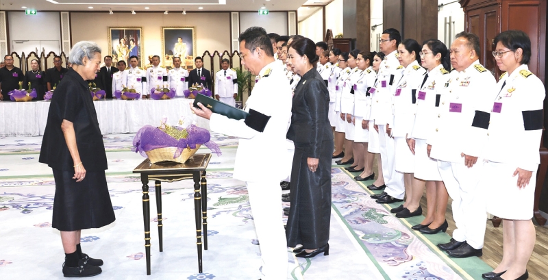 สมเด็จพระกนิษฐาธิราชเจ้า กรมสมเด็จพระเทพรัตนราชสุดาฯ สยามบรมราชกุมารี เสด็จออก ณ วังสระปทุม
กรุงเทพมหานคร พระราชทานพระราชวโรกาสให้ นายไตรภพ วงศ์ไตรรัตน์ ผู้ว่าราชการจังหวัดระยอง นำคณะข้าราชการและเกษตรกรชาวสวนผลไม้จังหวัดระยอง เฝ้าทูลละอองพระบาท ทูลเกล้าทูลกระหม่อมถวายผลผลิตทางการเกษตร เมื่อวันศุกร์ที่ 22 พฤษภาคม 2569 เวลา 09.20 น