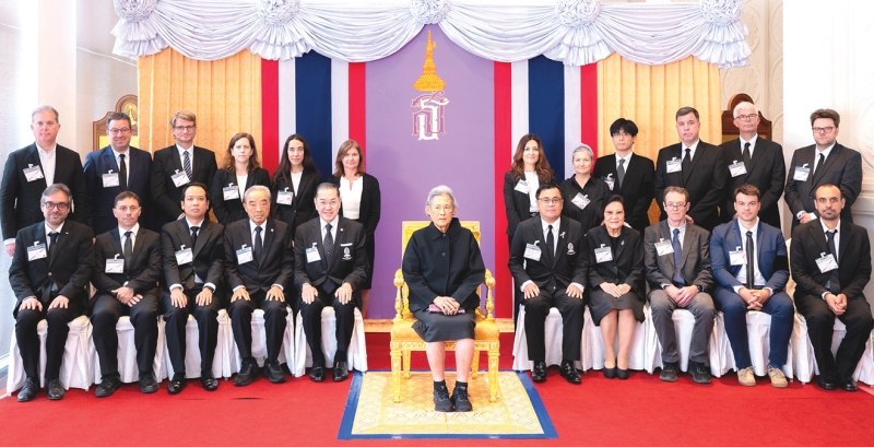 สมเด็จพระกนิษฐาธิราชเจ้า กรมสมเด็จพระเทพรัตนราชสุดาฯ สยามบรมราชกุมารี เสด็จพระราชดำเนินไปทรงเปิดการประชุมวิชาการระดับนานาชาติ “การประชุมวิชาการด้านวิทยาการคำนวณในฟิสิกส์พลังงานสูงและนิวเคลียร์ฟิสิกส์ ครั้งที่ 28” ซึ่งเป็นเวทีสำคัญด้านเทคโนโลยีคอมพิวเตอร์ ระบบประมวลผลข้อมูลขั้นสูง และปัญญาประดิษฐ์ สำหรับงานวิจัยฟิสิกส์พลังงานสูงและฟิสิกส์นิวเคลียร์ โดยมีนักวิทยาศาสตร์ นักวิจัยและผู้เชี่ยวชาญจากนานาประเทศกว่า 500 คน ร่วมงาน สะท้อนศักยภาพของประเทศไทยในการเป็นศูนย์กลางความร่วมมือด้านวิทยาศาสตร์ เทคโนโลยี และนวัตกรรมระดับนานาชาติ ณ หอประชุมจุฬาลงกรณ์มหาวิทยาลัย เมื่อวันจันทร์ที่ 25 พฤษภาคม 2569