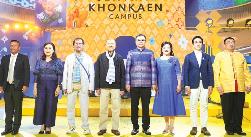 “สุขถึงแก่น” : ขจรเกียรติ รักพานิชมณี ผวจ.ขอนแก่น, ดร.ศุภชัย พานิชภักดิ์ ประธานกรรมการกิตติมศักดิ์
บมจ.เซ็นทรัลพัฒนา และ สุทธิธรรม จิราธิวัฒน์ ประธานกรรมการ บมจ.เซ็นทรัลพัฒนา ร่วมพิธีฉลองเปิด
“เซ็นทรัล ขอนแก่น แคมปัส” ศูนย์การค้าลำดับที่ 45 ของเซ็นทรัลพัฒนา และเป็นแห่งที่ 2 ในจังหวัดขอนแก่น
ต้นแบบศูนย์การค้าที่ขับเคลื่อนด้วยพลังความคิดแบบคนรุ่นใหม่ ที่ ศูนย์การค้าเซ็นทรัล ขอนแก่น แคมปัส
