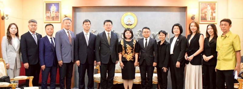 ร่วมหารือ : ฉัตรประอร นิยม ผวจ.ฉะเชิงเทรา ต้อนรับ Mr. Wang รอง ผอ.สำนักงานอุตสาหกรรมและเทคโนโลยีสารสนเทศ มณฑลเฮยหลงเจียง สาธารณรัฐประชาชนจีน และคณะ ในการประชุมด้านการเกษตร เพื่อยกระดับความสามารถของจังหวัดฉะเชิงเทราในการจัดหาวัตถุดิบอาหารสัตว์ และส่งเสริมระบบเกษตร–ปศุสัตว์แบบหมุนเวียน รวมทั้งด้านอุตสาหกรรม การค้าการลงทุน ฯลฯ ณ ศาลากลางจังหวัดฉะเชิงเทรา