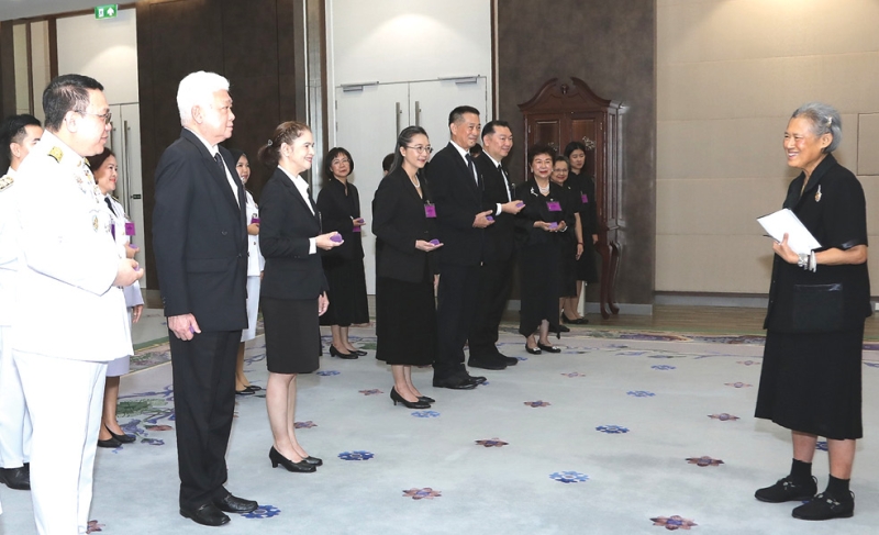สมเด็จพระกนิษฐาธิราชเจ้า กรมสมเด็จพระเทพรัตนราชสุดาฯ สยามบรมราชกุมารี เสด็จออก ณ วังสระปทุม พระราชทานพระราชวโรกาสให้ รศ.จิรัสสา คชาชีวะ กรรมการและผู้ช่วยเลขานุการมูลนิธิสมเด็จพระเทพรัตนราชสุดา นำคณะ
โครงการบ้านนักวิทยาศาสตร์น้อย เฝ้าฯ ทูลเกล้าฯ ถวายเงินสมทบทุนมูลนิธิสมเด็จพระเทพรัตนราชสุดา และหนังสือ
โครงการ “บุ๊ค คลับ” เพื่อทรงใช้ตามพระราชอัธยาศัย โอกาสนี้ ผู้สนับสนุนมูลนิธิฯ เฝ้าฯ รับพระราชทานเข็มที่ระลึก

