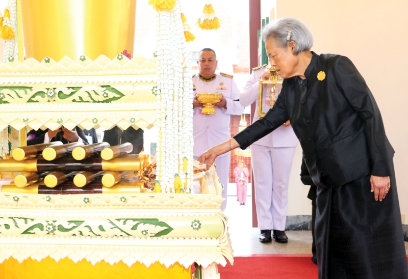 สมเด็จพระกนิษฐาธิราชเจ้า กรมสมเด็จพระเทพรัตนราชสุดาฯ สยามบรมราชกุมารี เสด็จพระราชดำเนินไปในการพระราชทาน
เพลิงศพ พลเอกบรรจบ บุนนาค ท.จ.ว.,ม.ป.ช.,ม.ว.ม. อดีตรัฐมนตรีว่าการกระทรวงกลาโหม อดีตราชองครักษ์เวร
ซึ่งปฏิบัติหน้าที่ด้วยความซื่อสัตย์สุจริตและจงรักภักดี ณ เมรุหลวงหน้าพลับพลาอิสริยาภรณ์ วัดเทพศิรินทราวาสราชวรวิหาร
ถนนกรุงเกษม แขวงวัดเทพศิรินทร์ เขตป้อมปราบศัตรูพ่าย กรุงเทพมหานคร เมื่อวันอาทิตย์ที่ 7 มิถุนายน 2569 เวลา 17.06 น.