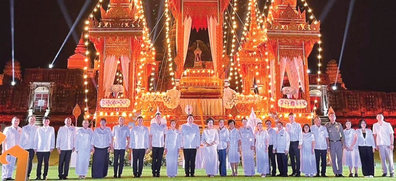 มรดกทางประวัติศาสตร์ : ชวนินทร์ วงศ์สถิตจิรกาล ผวจ.พระนครศรีอยุธยา เปิดงาน “วันอัฏฐมีบูชา”
ประจำปี 2569 วันสำคัญทางพระพุทธศาสนา วันที่ระลึกถึงการถวายพระเพลิงพระสรีระของพระสัมมาสัมพุทธเจ้า
ภายหลังการเสด็จดับขันธปรินิพพานได้ 8 วัน เพื่อส่งเสริมและสืบสานพระพุทธศาสนา เผยแพร่คุณค่า
ทางประวัติศาสตร์โดยมีการจำลองพิธีถวายพระเพลิงฯ ณ ปราสาทนครหลวง อ.นครหลวง จ.พระนครศรีอยุธยา