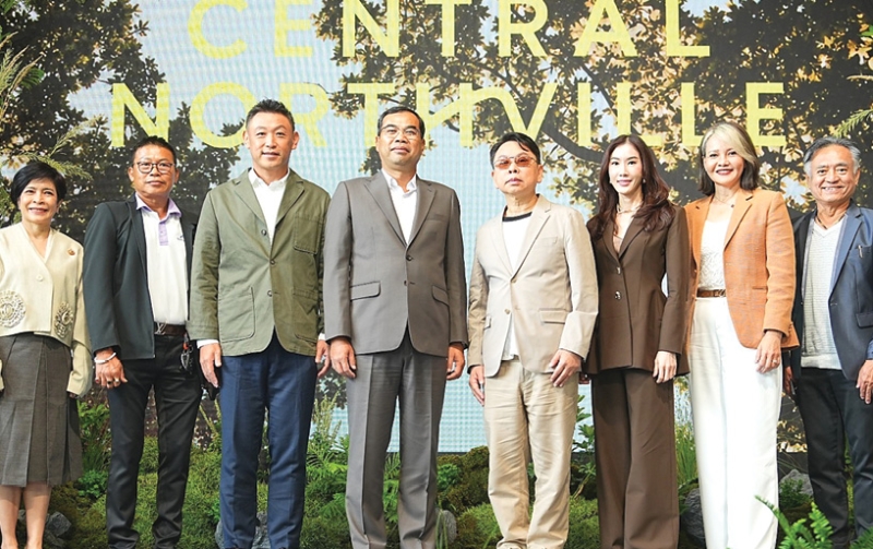 เชื่อมธรรมชาติกับวิถีชีวิตเมือง : เชษฐา โมสิกรัตน์ ผวจ.นนทบุรี และ ดร.ณัฐกิตติ์ ตั้งพูลสินธนา กก.
ผจก.ใหญ่ สายงานการตลาด บมจ.เซ็นทรัลพัฒนา แถลงข่าวเตรียมเปิด “เซ็นทรัล นอร์ทวิลล์” ในวันศุกร์ที่
3 ก.ค. 2569 เป็นโครงการมิกซ์ยูสแห่งใหม่ที่ใหญ่ที่สุดในกรุงเทพฯ ตอนเหนือและนนทบุรี ที่ผสานแนวคิด Biophilic
Design แห่งแรกของประเทศตอบโจทย์ Well-being และ Longevity เพื่อคุณภาพชีวิตที่ดีอย่างยั่งยืน