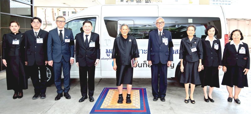 สมเด็จพระกนิษฐาธิราชเจ้า กรมสมเด็จพระเทพรัตนราชสุดาฯ สยามบรมราชกุมารี เสด็จพระราชดำเนินไปในการประชุมคณะกรรมการ
สภากาชาดไทย ครั้งที่ 361 ผ่านสื่ออิเล็กทรอนิกส์ (ออนไลน์) ณ ห้องประชุมใหญ่ ชั้น 9 อาคารเทิดพระเกียรติสมเด็จพระญาณสังวร
(เจริญ สุวฑฺฒโน) สภากาชาดไทย เขตปทุมวัน กรุงเทพมหานคร โอกาสนี้ พระราชทานพระราชวโรกาสให้คณะบุคคลต่างๆ เฝ้าทูลละอองพระบาท ทูลเกล้าทูลกระหม่อมถวายกุญแจรถตู้ จำนวน 1 คัน จากนั้นพระราชทานกุญแจรถตู้แก่เลขาธิการมูลนิธิสงเคราะห์เด็กของสภากาชาดไทย
