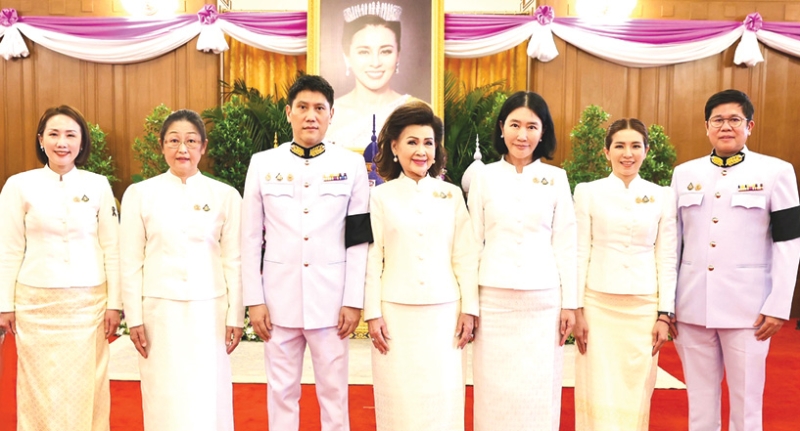 ถวายพระพรชัยมงคล : ละออ ตั้งคารวคุณ รองประธานผู้ก่อตั้ง บมจ.ทีโอเอ เพ้นท์ (ประเทศไทย), จตุภัทร์-
ดร.อรุณี ตั้งคารวคุณ พร้อมด้วยพนักงาน บมจ.ทีโอเอ เพ้นท์ (ประเทศไทย) ทูลเกล้าทูลกระหม่อมถวายแจกันดอกไม้ และลงนามถวายพระพรชัยมงคล เนื่องในโอกาสพระราชพิธีมหามงคลเฉลิมพระชนมพรรษา 4 รอบ
สมเด็จพระนางเจ้าฯ พระบรมราชินี 3 มิถุนายน 2569 ณ ศาลาสหทัยสมาคม ในพระบรมมหาราชวัง