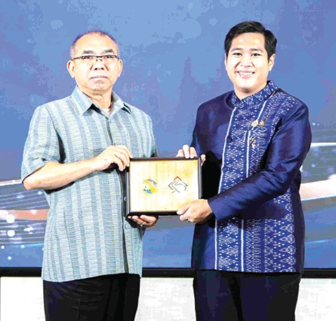 มาตรฐานด้านที่พัก : วุฒิศักดิ์ พิชญกานต์ ผจก.ทั่วไป
โรงแรมเซ็นทารา แกรนด์ฯ ลาดพร้าว รับรางวัลมาตรฐานที่พักเพื่อการท่องเที่ยว ประเภทโรงแรม ในงานเชิดชูเกียรติ ปี 2569 จัดโดย กรมการท่องเที่ยว กระทรวงการท่องเที่ยวและกีฬา