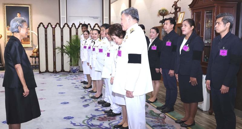 สมเด็จพระกนิษฐาธิราชเจ้า กรมสมเด็จพระเทพรัตนราชสุดาฯ สยามบรมราชกุมารี เสด็จออก ณ วังสระปทุม พระราชทานพระราชวโรกาสให้ นายดำรงค์ ศรีพระราม รักษาการแทน อธิการบดีมหาวิทยาลัยเกษตรศาสตร์
นำคณะกรรมการร้านกาชาดมหาวิทยาลัยเกษตรศาสตร์ เฝ้าทูลละอองพระบาท ทูลเกล้าทูลกระหม่อมถวายเงิน
รายได้ จากการออกร้านในงานกาชาด ประจำปี 2568 เพื่อบำรุงสภากาชาดไทย เมื่อวันพฤหัสบดีที่ 11 มิถุนายน 2569