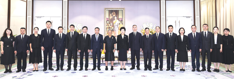 สมเด็จพระกนิษฐาธิราชเจ้า กรมสมเด็จพระเทพรัตนราชสุดาฯ สยามบรมราชกุมารี เสด็จออก ณ วังสระปทุม กรุงเทพมหานคร พระราชทานพระราชวโรกาสให้ นายมงคล
สุระสัจจะ ประธานวุฒิสภา และคณะ นำ นางสาวเสียน ฮุย (Ms. Xian Hui) รองประธานสภาที่ปรึกษาทางการเมืองแห่งชาติ สาธารณรัฐประชาชนจีน และคณะ
เฝ้าทูลละอองพระบาท ในโอกาสเดินทางมาเยือนประเทศไทยอย่างเป็นทางการ ในฐานะแขกของวุฒิสภา โอกาสนี้ นายจาง เจี้ยนเว่ย์ (Mr. Zhang Jianwei) เอกอัครราชทูตสาธารณรัฐประชาชนจีน ประจำราชอาณาจักรไทย และคณะ ร่วมเฝ้าทูลละอองพระบาทด้วย เมื่อวันพฤหัสบดีที่ 11 มิถุนายน 2569 เวลา 14.00 น.
