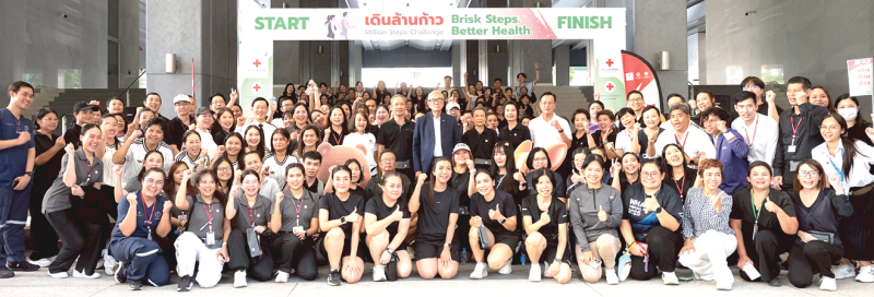 สุขภาพดี : เตช บุนนาค เลขาธิการสภากาชาดไทย เปิดกิจกรรม Kick-off Campaign “เดินล้านก้าว (Million Steps Challenge) : Brisk Steps. Better
Health” ซึ่งเป็นความร่วมมือระหว่าง สภากาชาดไทย โรงพยาบาลจุฬาลงกรณ์ สภากาชาดไทย และ คณะแพทยศาสตร์ จุฬาลงกรณ์มหาวิทยาลัย เพื่อส่งเสริม
ให้บุคลากรมีกิจกรรมทางกายอย่างสม่ำเสมอผ่านการเดินเร็ว ลดความเสี่ยงโรค NCDs และสร้างพฤติกรรมสุขภาพที่ดีในชีวิตประจำวัน โดยมุ่งหวังให้บุคลากร
มีสุขภาพแข็งแรง พร้อมร่วมสร้างวัฒนธรรมองค์กรแห่งสุขภาวะที่ดีอย่างยั่งยืน โดยมีผู้บริหารและบุคลากรเข้าร่วมกิจกรรม ที่ โรงพยาบาลจุฬาลงกรณ์ สภากาชาดไทย