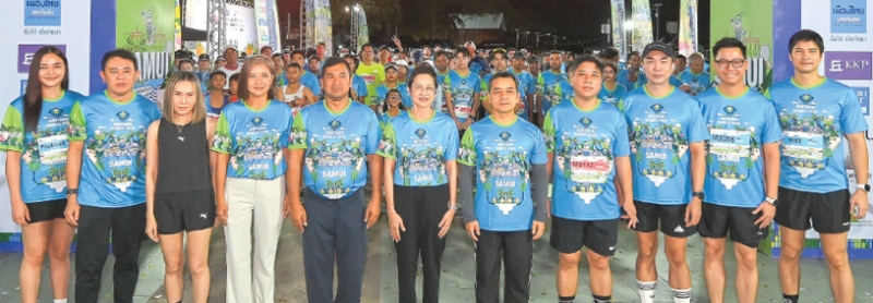 ท่องเที่ยวยั่งยืน : คมกริช งามวงศ์วิโรจน์ ผอ.แผนกลูกค้ารายใหญ่ฯ บมจ.การบินกรุงเทพ หรือสายการบิน
บางกอกแอร์เวย์ส, จักรกฤษณ์ ฝั่งชลจิตร์ รอง ผวจ.สุราษฎร์ธานี และ พิมพกานต์ พิพิธธนานันท์ รอง ผอ.
ภูมิภาคภาคใต้ ททท. ร่วมกันเปิดการแข่งขัน “บางกอกแอร์เวย์ส สมุย ฮาล์ฟ มาราธอน 2026” เพื่อส่งเสริมการท่องเที่ยวเชิงกีฬา กระตุ้นเศรษฐกิจ และสร้างรายได้สู่ชุมชนท้องถิ่น ที่ สวนสาธารณะพรุเฉวง เกาะสมุย