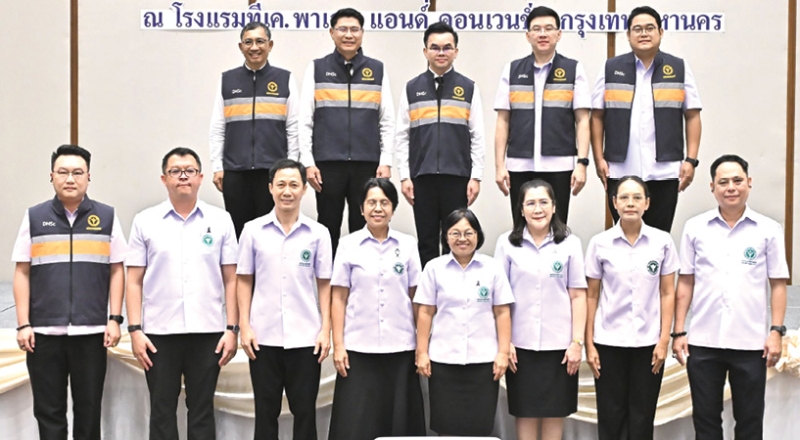 กำหนดนโยบายและบทบาท : ดร.นพ.สราวุฒิ บุญสุข อธิบดีกรมวิทยาศาสตร์การแพทย์ เปิดการประชุมเรื่อง
“การพัฒนาศูนย์วิทยาศาสตร์การแพทย์ชุมชนระดับอำเภอ เขตสุขภาพที่ 2” โดยมี ภก.เลิศชาย เลิศวุฒิ ผู้ตรวจราชการ กระทรวงสาธารณสุข เขตสุขภาพที่ 2 พร้อมด้วย 2 รองอธิบดีรมวิทยาศาสตร์การแพทย์ นพ.พิเชฐ บัญญัติ. นพ.วัชรพงษ์ คำหล้า และภาคีเครือข่ายที่เกี่ยวข้องร่วมงาน ที่โรงแรมทีเค พาเลซฯ กรุงเทพฯ