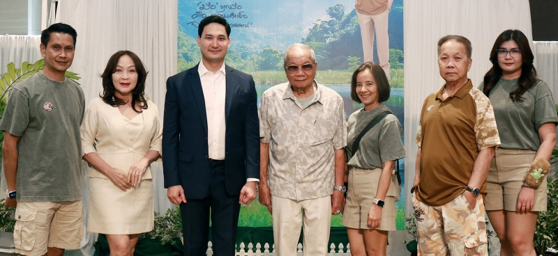 ครบรอบ 28 ปี : อนัคพล อิงคะกุล รองประธานกรรมการบริหาร มิราเคิล กรุ๊ป และ นาถวีณา ล้อมทรัพย์ ที่ปรึกษาฝ่ายสื่อสารการตลาด ร่วมแสดงความยินดีกับ ดร.ปราจิน เอี่ยมลำเนา ประธานเจ้าหน้าที่บริหาร บริษัท กรังด์ปรีซ์ อินเตอร์เนชั่นแนล จำกัด (มหาชน) ในโอกาสครบรอบปีที่ 28 หนังสือพิมพ์ยวดยาน โดยมี
ธนิต รัตนถิรวรรณ บรรณาธิการบริหาร นสพ.ยวดยาน ร่วมงาน ที่ โรงแรมมิราเคิล แกรนด์ คอนเวนชั่น