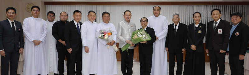 ปลาบปลื้ม : สนั่น อังอุบลกุล ร่วมยินดีกับ ภราดา ดร.เดชาชัย ศรีพิจารณ์ ผอ.โรงเรียนอัสสัมชัญ ที่นักเรียนโรงเรียน
อัสสัมชัญได้แชมป์โลกการแข่งขัน Annual CanSat Competition 2026 ที่สหรัฐอเมริกา และ ศิริพงศ์ ไชยวงศ์ นายกสมาคมผู้ปกครองและครูโรงเรียนมงฟอร์ตวิทยาลัย ที่นักเรียนโรงเรียนมงฟอร์ตวิทยาลัยได้รับคัดเลือกเป็นผู้แทนประเทศไทยไปแข่งขันฟิสิกส์โอลิมปิกระดับทวีปเอเชีย โดยมีคณะภราดาและเครือข่ายร่วมยินดี ที่ มูลนิธิคณะเซนต์คาเบรียลฯ ซอยทองหล่อ กรุงเทพฯ