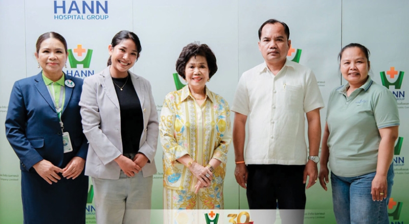 ประชุมหารือ : ประภาศรี สุฉันทบุตร ประธานเจ้าหน้าที่บริหาร บมจ.โรงพยาบาลมุกดาหารอินเตอร์เนชั่นแนล
ต้อนรับ อนุสอน พิมมะสาน รองหัวหน้าคณะคุ้มครองเขตเศรษฐกิจพิเศษสะหวัน-เซโน และ Mr.Yang Yu
ผอ.บจก.เวียงจันทน์ประกันภัย พร้อมประชุมขยายความร่วมมือสู่ฝั่ง สปป.ลาว ภายใต้โครงการ “The Bridge
of Trust : Mukdahan - Savannakhet Healthcare & Protection Synergy” ที่ แขวงสะหวันนะเขต สปป.ลาว