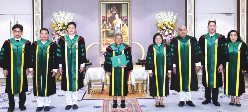 สมเด็จพระกนิษฐาธิราชเจ้า กรมสมเด็จพระเทพรัตนราชสุดาฯ สยามบรมราชกุมารี เสด็จออก ณ วังสระปทุม
กรุงเทพมหานคร พระราชทานพระราชวโรกาส ให้ นายแพทย์สุชิน วรวิชชวงษ์ ประธานราชวิทยาลัยพยาธิแพทย์แห่งประเทศไทย และคณะ เฝ้าทูลละอองพระบาท ทูลเกล้าทูลกระหม่อมถวายสมาชิกกิตติมศักดิ์แห่งราชวิทยาลัยพยาธิแห่งประเทศไทย เมื่อวันอังคารที่ 30 มิถุนายน 2569 เวลา 10.00 น.