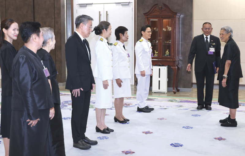 สมเด็จพระกนิษฐาธิราชเจ้า กรมสมเด็จพระเทพรัตนราชสุดาฯ สยามบรมราชกุมารี เสด็จออก ณ วังสระปทุม พระราชทานพระราชวโรกาสให้
นายดนุชา สินธวานนท์ รองเลขาธิการมูลนิธิชัยพัฒนา นำ นายปราโมทย์ ปรปักษ์ขาม นายแพทย์ทรงคุณวุฒิด้านเวชกรรม สาขาศัลยกรรม สถาบัน
โรคทรวงอก และคณะ เฝ้าฯ ทูลเกล้าฯ ถวายเงินบำเหน็จตกทอด เงินช่วยพิเศษ และเงินช่วยเหลือฌาปนกิจสงเคราะห์ของนางสาวประยงค์ นาคะวะรังค์ ข้าราชการบำนาญสถาบันโรคทรวงอก เพื่อใช้ประโยชน์ในกิจกรรมของโครงการอัมพวา ชัยพัฒนานุรักษ์ จังหวัดสมุทรสงคราม