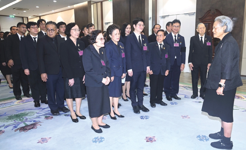สมเด็จพระกนิษฐาธิราชเจ้า กรมสมเด็จพระเทพรัตนราชสุดาฯ สยามบรมราชกุมารี เสด็จออก ณ วังสระปทุม พระราชทาน
พระราชวโรกาสให้ ศ.กิตติคุณ นพ.จรัส สุวรรณเวลา รองประธานมูลนิธิส่งเสริมโอลิมปิกวิชาการและพัฒนามาตรฐาน
วิทยาศาสตร์ศึกษาฯ นำนักเรียนที่เดินทางไปแข่งขันโอลิมปิกวิชาการระหว่างประเทศ ประจำปี พ.ศ.2569 พร้อมด้วย
คณาจารย์ และผู้เกี่ยวข้อง เฝ้าฯ กราบถวายบังคมลาและรับพระราชทานพร เมื่อวันพุธที่ 1 กรกฎาคม 2569 เวลา 15.00 น.