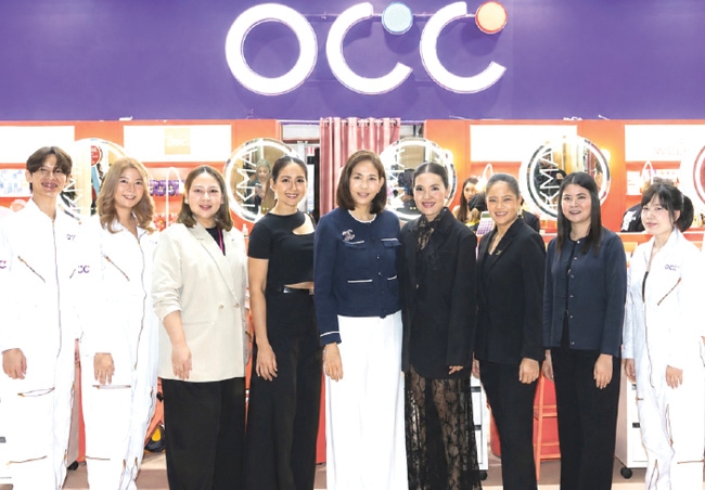 แบรนด์ดัง : ธีรดา อำพันวงษ์ ประธานเจ้าหน้าที่บริหาร บมจ.โอซีซี เปิดบูธแสดงสินค้า
ในเครือ โอซีซี กรุ๊ป ที่รวม Beauty, Fashion, Grooming และ Lifestyle
Experience ไว้ในที่เดียว พร้อมนำเสนอนวัตกรรมความงามและแฟชั่นสุดล้ำ ในงาน “สหกรุ๊ปแฟร์ & เฟส ครั้งที่ 30” ให้ช้อปสินค้าในราคาพิเศษ ที่ศูนย์ฯไบเทค บางนา