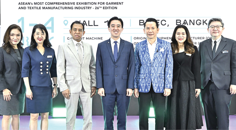 GFT 2026 : วราภรณ์ ธรรมจรีย์ กก.ผจก.บจก.อาร์เอ็กซ์ ไบเทค (ประเทศไทย) และ 4 ผู้บริหารจากหน่วยงาน
พันธมิตร ร่วมเสวนาหัวข้อ “ค้นพบ ออกแบบ แตกต่าง เพื่อปฏิรูปอุตสาหกรรมเครื่องนุ่งห่มและสิ่งทอไทย” ในงานแสดงเครื่องจักรและเทคโนโลยีการผลิตเครื่องนุ่งห่มและสิ่งทอที่ครบครันของอาเซียน ภายใต้แนวคิด “Discover • Design • Differentiate” หรือ “ค้นพบ • ออกแบบ • แตกต่าง” ที่ศูนย์ฯไบเทค บางนา