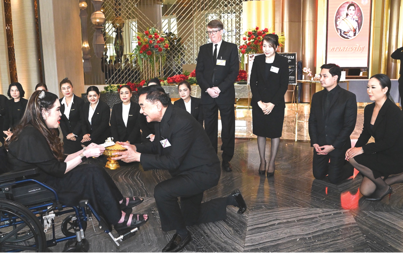 ศาสตราจารย์ ดร.สมเด็จพระเจ้าน้องนางเธอ เจ้าฟ้าจุฬาภรณวลัยลักษณ์ อัครราชกุมารี กรมพระศรีสวางควัฒน วรขัตติยราชนารี เสด็จเป็นองค์ประธานในพิธี
พระราชทาน รางวัลสมเด็จเจ้าฟ้าจุฬาภรณ์ ประจำปี 2568 จัดโดย มูลนิธิรางวัลสมเด็จเจ้าฟ้าจุฬาภรณ์ ในพระอุปถัมภ์ฯ ณ ห้องอัศวิน แกรนด์ เอ
โรงแรมอัศวิน แกรนด์ คอนเวนชั่น โดยมี ดร.อัศวิน อิงคะกุล ประธานกรรมการบริหาร มิราเคิล กรุ๊ป, นุจรี วิบูลเชื้อ ผู้ช่วยกรรมการผู้จัดการ มิราเคิล กรุ๊ป,
อนัคพล อิงคะกุล รองประธานกรรมการบริหาร มิราเคิล กรุ๊ป, ลักษมีกานต์ อิงคะกุล ประธานเจ้าหน้าที่บริหาร มิราเคิล กรุ๊ป และคณะผู้บริหารโรงแรมฯ เฝ้ารับเสด็จ