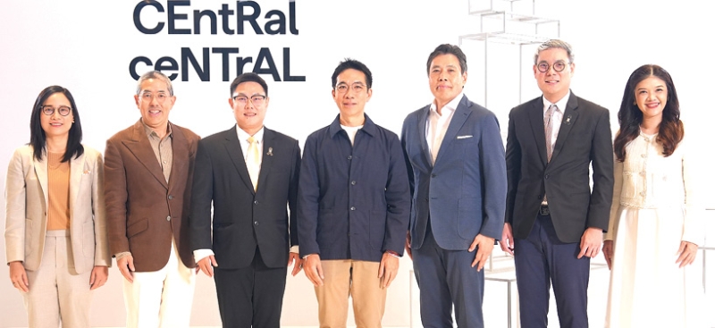 พื้นที่แห่งการสร้างสรรค์เพื่อทุกคน : ชนวัฒน์ เอื้อวัฒนะสกุล ผู้บริหารเซ็นทรัลพัฒนา และ มร.มิซาโนริ อิวาเซ
ผู้บริหารมิตซูบิชิ เอสเตท เปิดตัวโครงการ “CEntRal ceNTrAL” ผลักดันย่านสยามสแควร์สู่ “Global Youth
Culture Destination” จุดประกายความร่วมมือของคนรุ่นใหม่และขับเคลื่อนเศรษฐกิจสร้างสรรค์แห่งอนาคต
ของประเทศ เตรียมเปิดให้บริการศูนย์การค้าในช่วงไตรมาส 2 ปี 2570 ที่ ศูนย์การค้าเซ็นทรัล พาร์ค