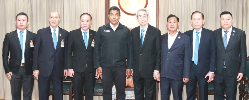 ร่วมยินดี : วีระ วาณิชยพิทักษ์ นายกสมาคมวิเทศพาณิชย์ไทย-จีน พร้อมด้วย ประจักษ์ ตั้งคารวคุณ นายกกิตติมศักดิ์ถาวร,
กิตติพงษ์ เตรัตนชัย นายกกิตติมศักดิ์เกียรติคุณถาวร, ไชยไว พูนลาภมงคล นายกกิตติมศักดิ์เกียรติคุณถาวร, วิบูลย์
เลาหพงศ์ชนะ อุปนายกสมาคมฯ และคณะของสมาคมวิเทศพาณิชย์ไทย-จีน เข้าพบเพื่อร่วมแสดงความยินดีกับ รศ.ชัชชาติ สิทธิพันธุ์ ในโอกาสเข้ารับตำแหน่ง ผู้ว่าราชการกรุงเทพมหานคร สมัยที่ 2 ณ ศาลาว่าการกรุงเทพมหานคร (เสาชิงช้า)