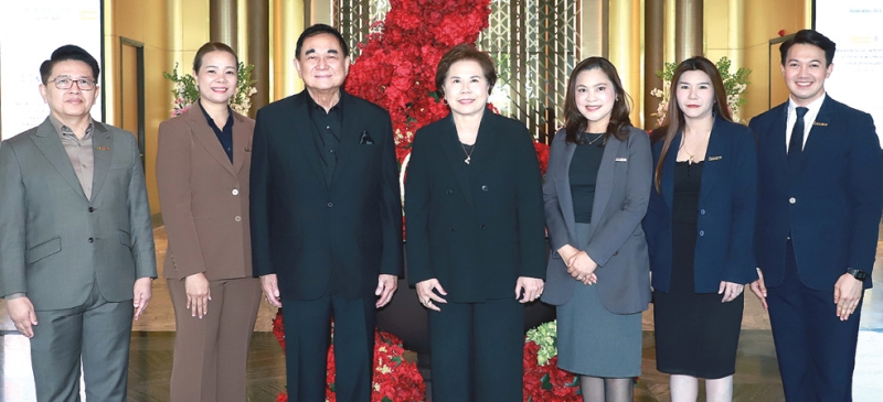 จัดตั้งคณะทำงาน : ดร.อัศวิน อิงคะกุล ประธานกรรมการบริหาร มิราเคิล กรุ๊ป ต้อนรับ จตุพร แสงหิรัญ รองอัยการสูงสุด
ในโอกาสเป็นประธานเปิดการประชุมจัดตั้งคณะทำงาน “โครงการเพิ่มศักยภาพการประสานความร่วมมือระหว่างพนักงานอัยการ
และเจ้าหน้าที่ตำรวจในกระบวนการยุติธรรมที่เป็นมิตรต่อเด็กผู้เสียหาย” จัดโดย มูลนิธิสานสัมพันธ์ครอบครัว (Family Connection Foundation) โดยมีคณะผู้บริหารโรงแรมฯ ร่วมต้อนรับ ที่ โรงแรมอัศวิน แกรนด์ คอนเวนชั่น เขตหลักสี่