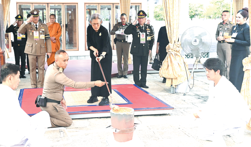 สมเด็จพระกนิษฐา
ธิราชเจ้า กรมสมเด็จพระเทพรัตนราชสุดาฯ สยามบรมราชกุมารี เสด็จพระราชดำเนินไปทรงประกอบพิธีหล่อ “พระพุทธวชิรมงกุฎ” จำลอง เนื่องใน
อภิลักขิตสมัย 130 ปี ประสูติกาล สมเด็จพระอริยวงศาคตญาณ สมเด็จพระสังฆราช (จวน อุฏฐายี) ณ วัด
มกุฏกษัตริยาราม
เขตพระนครกรุงเทพมหานคร เมื่อวันจันทร์ที่ 20 กรกฎาคม 2569 เวลา 17.37 น.