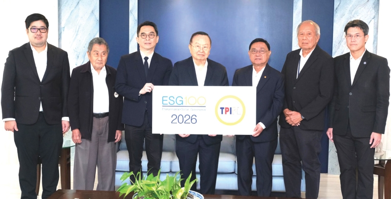 เป็นมิตรต่อสิ่งแวดล้อม : ประชัย เลี่ยวไพรัตน์ ประธานเจ้าหน้าที่บริหาร บริษัท ทีพีไอ โพลีน จำกัด (มหาชน) (TPIPL) ผู้ผลิตและจำหน่ายปูนซีเมนต์ คอนกรีตผสมเสร็จ และ Specialty Polymer รับมอบประกาศนียบัตร ESG100 Company จาก พิพัฒน์ ยอดพฤติการ ประธานสถาบันไทยพัฒน์ ในฐานะบริษัทที่มีการดำเนินงานโดดเด่นด้านสิ่งแวดล้อม สังคม และธรรมาภิบาล (Environmental, Social and Governance: ESG) ในกลุ่มอสังหาริมทรัพย์และก่อสร้าง ด้วยการคัดเลือกจาก 931 หลักทรัพย์จดทะเบียน ในปี พ.ศ. 2569 ด้วยนโยบายและวิสัยทัศน์ การส่งเสริมนวัตกรรมคาร์บอนต่ำมุ่งลดการปล่อยก๊าซเรือนกระจก และดำเนินธุรกิจบนหลักการพัฒนาอย่างยั่งยืน พร้อมยกระดับคุณภาพชีวิตของชุมชนและสังคมควบคู่กันไป ที่ สำนักงานใหญ่ ทีพีไอ ทาวเวอร์ สาทร กรุงเทพมหานคร