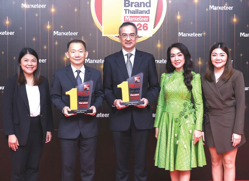 รับ 2 รางวัล : กำธร ศิลาอ่อน ประธานเจ้าหน้าที่บริหาร และ อรรถ ประคุณหังสิต ประธานเจ้าหน้าที่สายปฏิบัติการธุรกิจ เอส แอนด์ พี บมจ. เอส แอนด์ พี ซินดิเคท รับรางวัล “Marketeer No.1 Brand Thailand 2026” ในหมวด “Bakery Shop” ต่อเนื่องเป็นปีที่ 7 และหมวด “Thai Restaurants” เป็นปีที่ 3 ในฐานะแบรนด์ที่ได้รับความนิยมสูงสุดในประเทศไทย จากการสำรวจความคิดเห็นของผู้บริโภคทั่วประเทศ ที่ โรงแรมสยาม เคมปินสกี้ กรุงเทพ