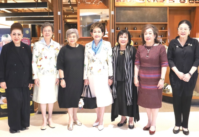 สรรหาผู้เหมาะสม : คุณหญิงณัฐิกา วัธนเวคิน อังอุบลกุล ประธานสหพันธ์สมาคมสตรีนักธุรกิจและวิชาชีพฯ และ ประธานก่อตั้งเครือข่ายผู้ประกอบการสตรีอาเซียนฯ, เกษสุดา ไรวา ประธานสรรหา และ ม.ล.ปรียพรรณ ศรีธวัช จัดประชุมคัดเลือกผู้รับรางวัล AWEN สากล ปี 2026 ที่ ร้าน Maisen เซ็นทรัล เอ็มบาสซี