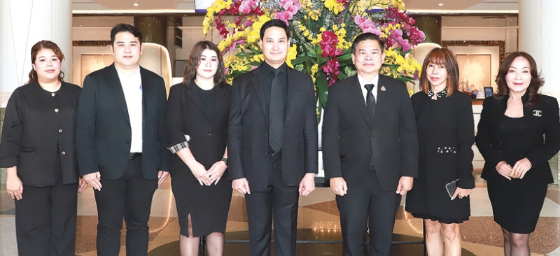 ปราบปรามและแก้ไข : อนัคพล อิงคะกุล รองประธานกรรมการบริหารมิราเคิล กรุ๊ป ต้อนรับ พ.ต.ต.สุริยา สิงหกมล
เลขาธิการ คณะกรรมการป้องกันและปราบปรามยาเสพติด ในโอกาสมาเป็นประธานในพิธีเปิด “โครงการประชุมเชิงปฏิบัติการพัฒนาศักยภาพและสรุปบทเรียนการดำเนินงานที่ประสบผลสำเร็จในพื้นที่/จังหวัด
ตามแผนปฏิบัติการป้องกัน ปราบปราม และแก้ไขปัญหายาเสพติด” ที่โรงแรมมิราเคิล แกรนด์ คอนเวนชั่น