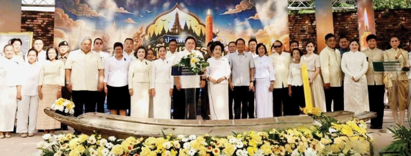 “แห่เทียนพรรษาทางน้ำ” : ชวนินทร์ วงศ์สถิตจิรกาล ผวจ.พระนครศรีอยุธยา เปิดงานประเพณีแห่เทียนพรรษา
ประจำปี 2569 ในชื่องาน “ถวายเทียนด้วยศรัทธา ล่องนาวาด้วยภักดี รวมใจชาวอยุธยา เทิดไท้องค์ราชัน” อัญเชิญ
ต้นเทียนพรรษาล่องไปตามแม่น้ำป่าสักและแม่น้ำเจ้าพระยา ท่ามกลางทัศนียภาพอันงดงามของโบราณสถานและวิถีชีวิต
ริมสายน้ำ เพื่อสืบสานพุทธศาสนาและส่งเสริมการท่องเที่ยวเชิงวัฒนธรรม ที่โบราณสถานป้อมเพชร จังหวัดพระนครศรีอยุธยา


