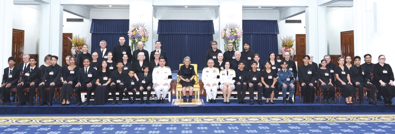 สมเด็จพระกนิษฐาธิราชเจ้า กรมสมเด็จพระเทพรัตนราชสุดาฯ สยามบรมราชกุมารี เสด็จลง ณ ศาลาดุสิดาลัย สวนจิตรลดา พระราชวังดุสิต พระราชทาน
พระราชวโรกาสให้ นายนิกร โสมกลาง รัฐมนตรีว่าการกระทรวงการพัฒนาสังคมและความมั่นคงของมนุษย์ นำข้าราชการกระทรวงการพัฒนาสังคมและความมั่นคงของมนุษย์ พร้อมด้วย ครอบครัวบุญธรรมชาวต่างประเทศ ผู้แทนองค์การสวัสดิภาพเด็กที่ดำเนินการการรับเด็กเป็นบุตรบุญธรรมระหว่างประเทศ ครอบครัวบุญธรรมชาวต่างประเทศ จาก 19 ประเทศ และผู้เข้าร่วมโครงการสู่มาตุภูมิ ครั้งที่ 10 เฝ้าทูลละอองพระบาท ในโอกาสเดินทางมาประเทศไทย เมื่อวันศุกร์ที่ 24 กรกฎาคม 2569 เวลา 09.00 น.